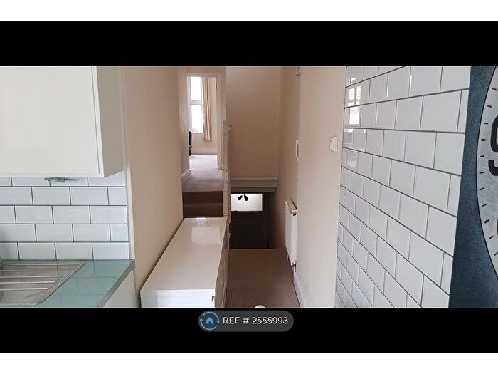 2 Bedroom Flat To Rent In Cavendish Road, London, SW12