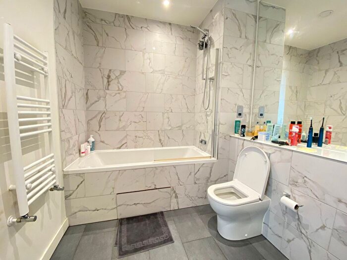 1 Bedroom Flat To Rent In Lightbox Blue, Media City Uk, Salford Quays, M50