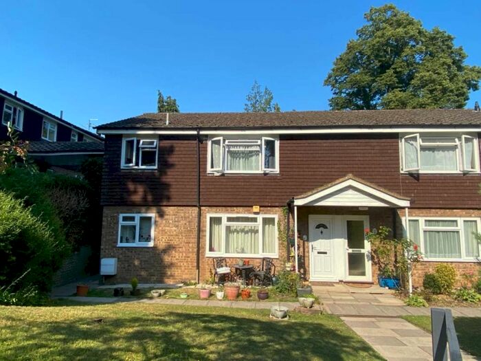 2 Bedroom Maisonette To Rent In Thelusson Court, Woodfield Road, WD7