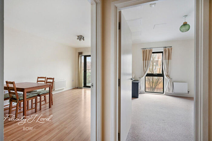 1 Bedroom Apartment For Sale In Park View Court, Devons Road, London, E3
