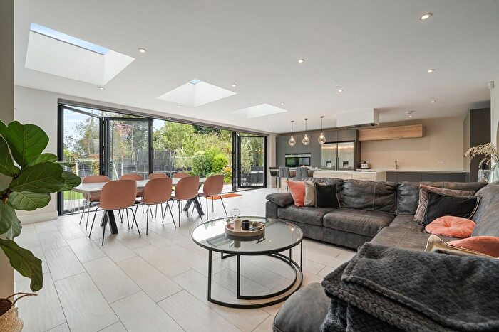 6 Bedroom Detached House For Sale In Edgwarebury Lane, Edgware, HA8