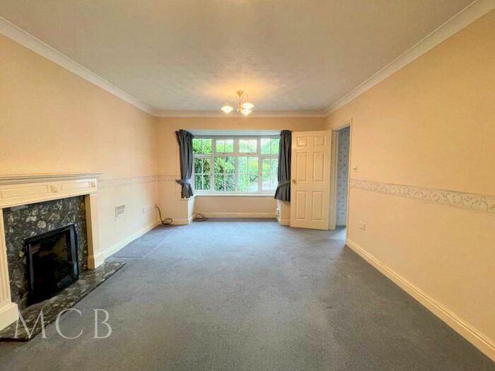 4 Bedroom Detached House To Rent In Burnham Lane, Slough, SL1