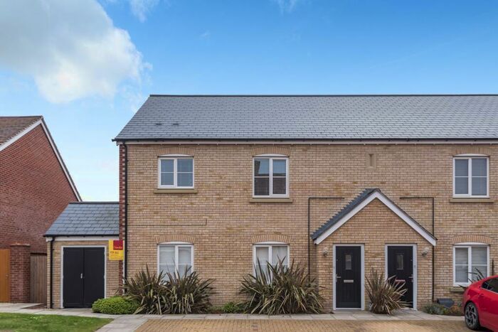 2 Bedroom Flat For Sale In Chipping Norton, Oxfordshire, OX7