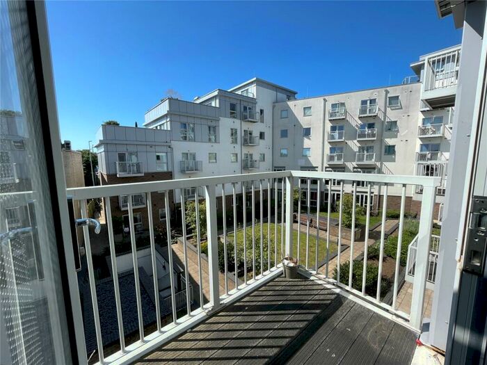 2 Bedroom Flat For Sale In Station View, Guildford, Surrey, GU1