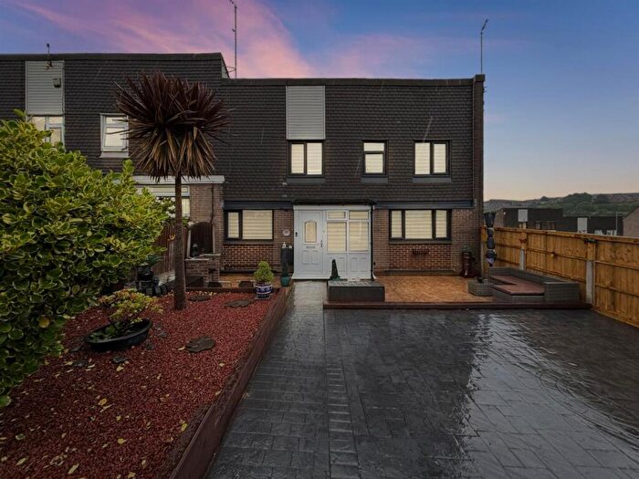 3 Bedroom Terraced House For Sale In Butterbowl Drive, Farnley, Leeds, LS12