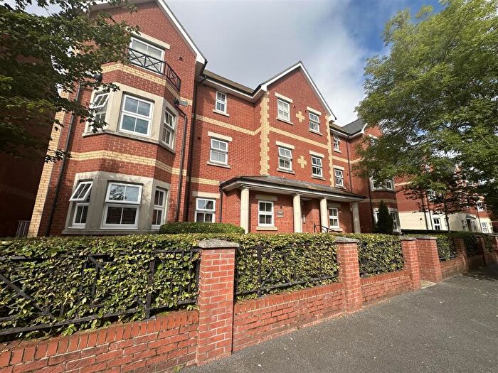 2 Bedroom Flat For Sale In Kirtleton Avenue, Weymouth, DT4