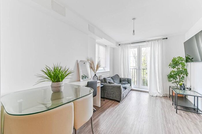 1 Bedroom Flat To Rent In Purley Hill, Purley, CR8