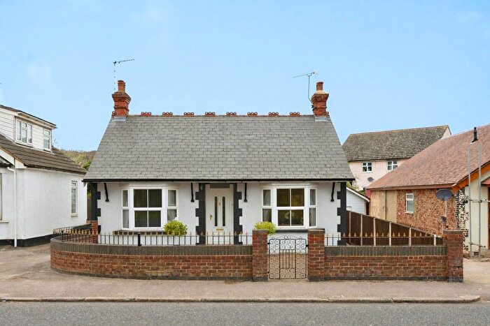 2 Bedroom Detached Bungalow For Sale In Rayleigh Road, Benfleet, SS7