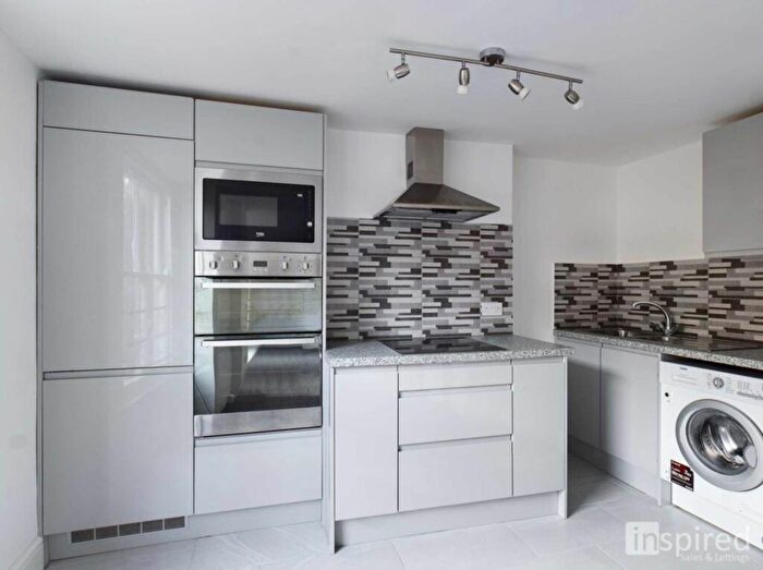 2 Bedroom Flat To Rent In High Street, Newport Pagnell, MK16