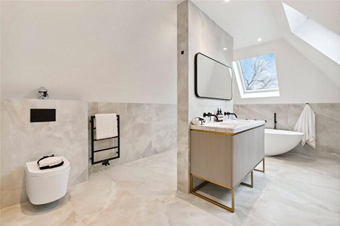 6 Bedroom Semi-detached House To Rent In Trinity Road, London, SW18
