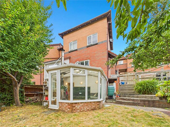 4 Bedroom End Of Terrace House For Sale In Farm Hill, Exeter, Devon, EX4