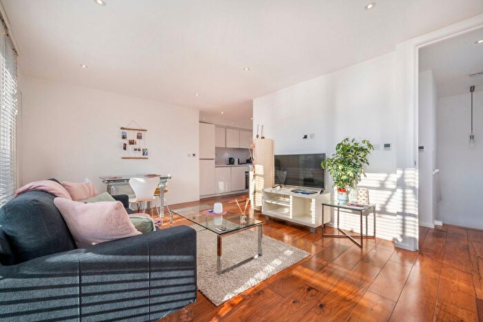 2 Bedroom Flat To Rent In Long Walk, Bermondsey, SE1