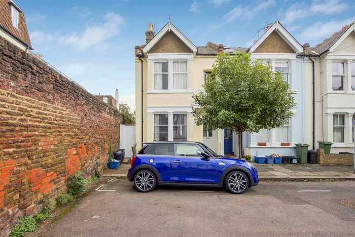 2 Bedroom Flat To Rent In Seymour Gardens, Twickenham, TW1