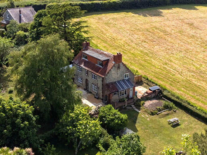 4 Bedroom Detached House For Sale In Great Whitcombe Cottage, PO30
