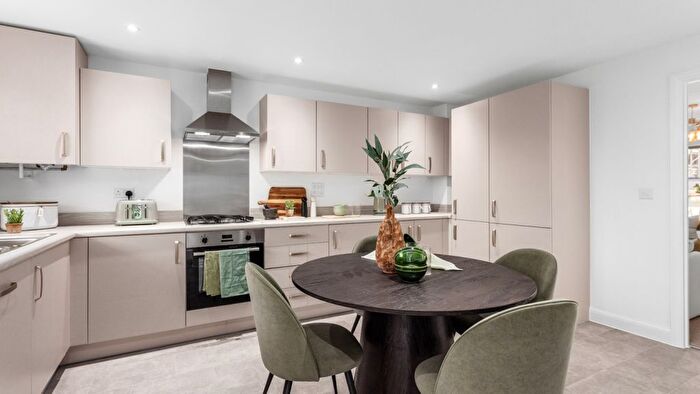 3 Bedroom Semi-detached House For Sale In Beagle Road, Cambridge, CB3