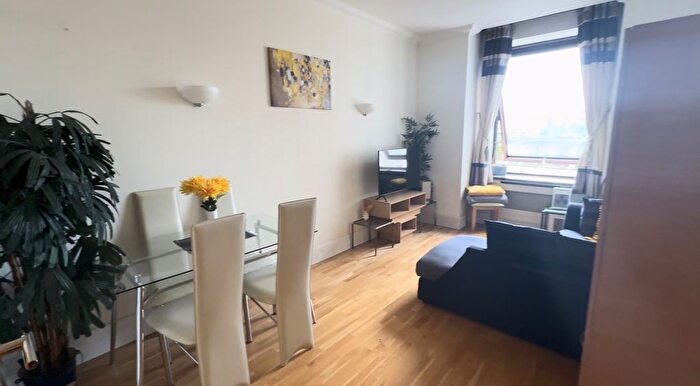1 Bedroom Flat To Rent In Whitehouse Apartments Belvedere Road, London, SE1