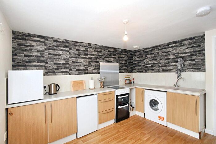 2 Bedroom Maisonette To Rent In Broadwater Crescent, Stevenage, SG2