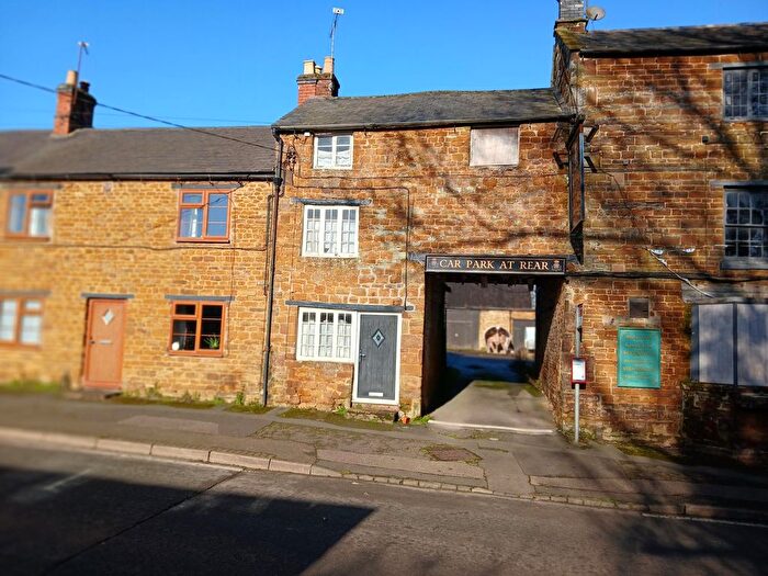1 Bedroom Cottage For Sale In Banbury Road, Chipping Warden, OX17