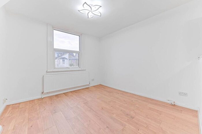 1 Bedroom Flat For Sale In Sangley Road, South Norwood, London, SE25