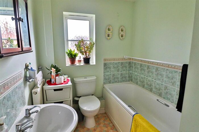 3 Bedroom Detached House For Sale In Emmerson Way, Hadleigh, IP7