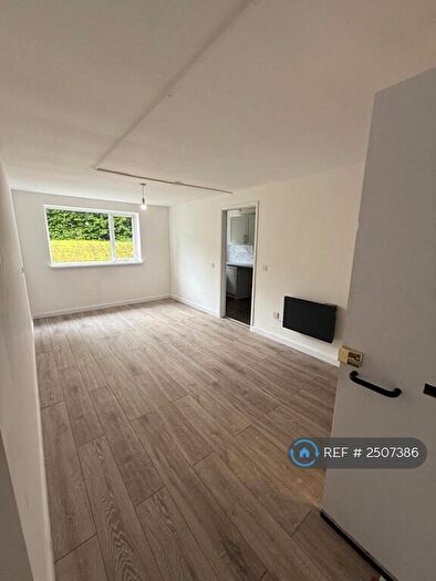 1 Bedroom Flat To Rent In Mint Street, Bradford, BD2