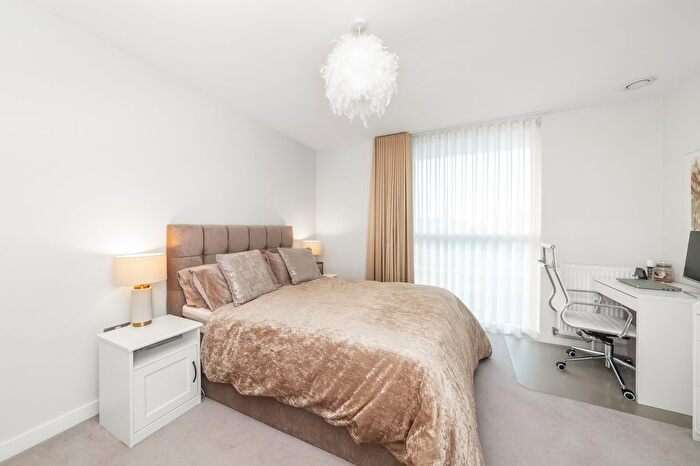 3 Bedroom Flat For Sale In Iverson Point, Harrison Walk, London, SE10