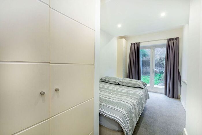 2 Bedroom Flat To Rent In Victoria Road, Queen's Park, London, NW6
