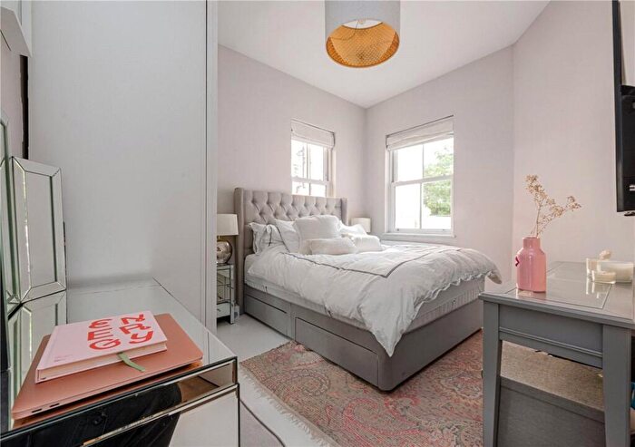 2 Bedroom Apartment To Rent In Shoot Up Hill, London, NW2