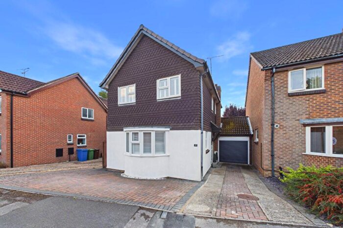 3 Bedroom Link Detached House For Sale In Long Beech Drive, Farnborough, Hampshire, GU14
