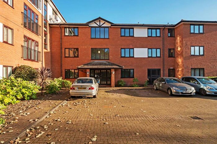 2 Bedroom Apartment To Rent In Station Road, Henley, RG9