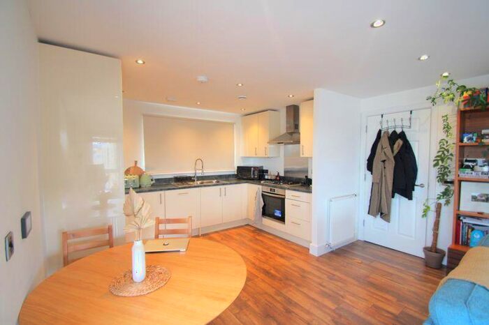 2 Bedroom Flat To Rent In Tranquil Lane, Harrow, HA2