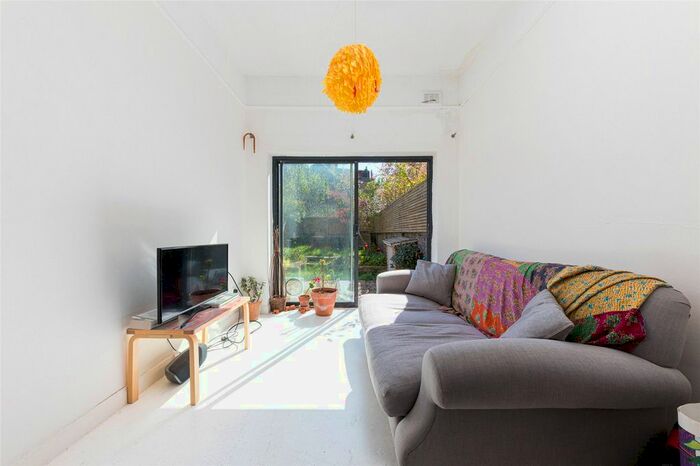 2 Bedroom Flat To Rent In Caedmon Road, London, N7