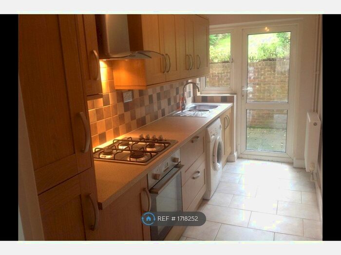 1 Bedroom Maisonette To Rent In East Grinstead, East Grinstead, RH19
