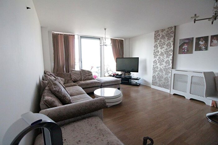 1 Bedroom Flat To Rent In Navigation Court, Gallions Reach, E16
