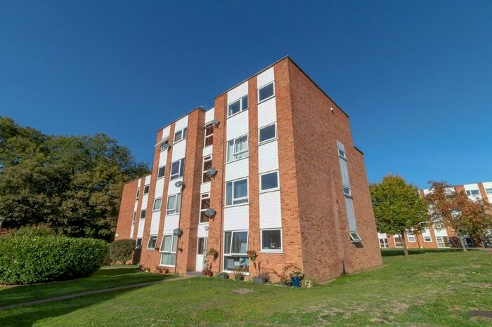2 Bedroom Ground Flat To Rent In Trapstyle Road, Ware, SG12