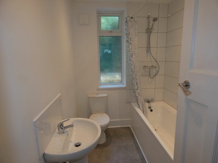2 Bedroom Flat To Rent In Shaftesbury Grove, Heaton, Newcastle Upon Tyne, NE6