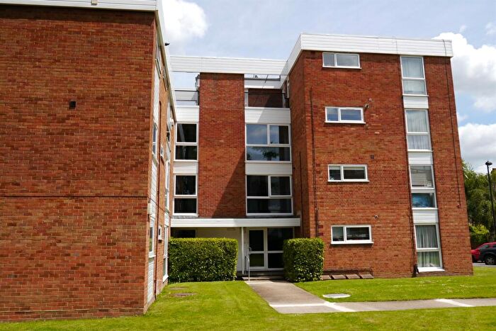 2 Bedroom Flat To Rent In Avalon Close, EN2