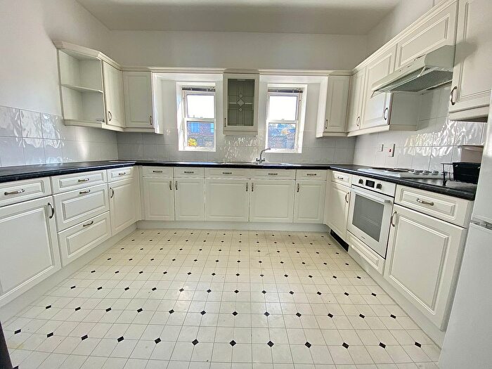 2 Bedroom Penthouse To Rent In New Stairs, Chatham, ME4