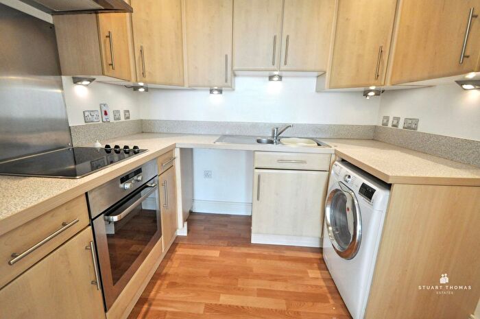 2 Bedroom Flat To Rent In Wilkinson Drop, Hadleigh, Essex, SS7