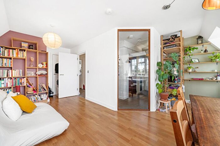 1 Bedroom Apartment For Sale In Badminton House, Dog Kennell Hill, East Dulwich, London, SE22