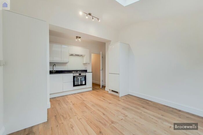 1 Bedroom Flat To Rent In Middle Lane, London, N8