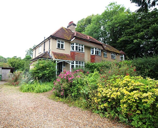 3 Bedroom Semi-Detached House To Rent In Bushfield Road, Bovingdon, Hemel Hempstead, HP3