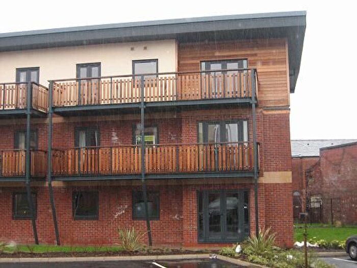 2 Bedroom Flat To Rent In Canalside, Radcliffe, M26