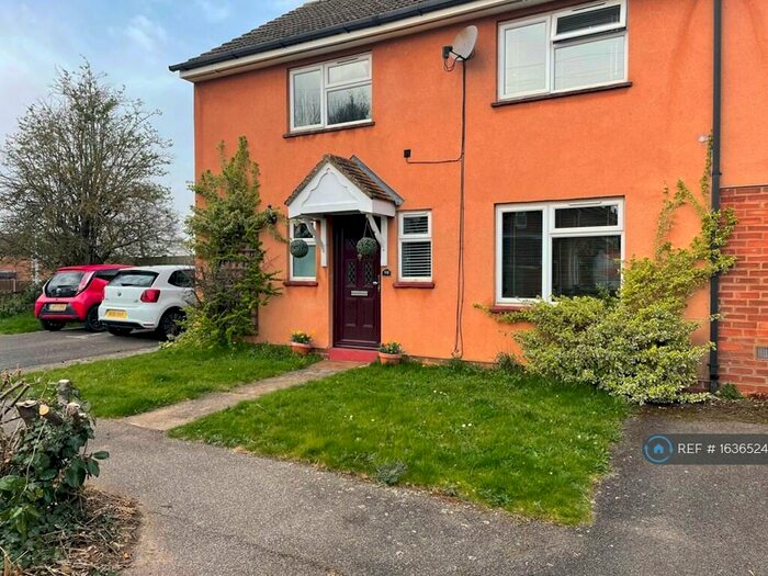 3 Bedroom Semi-Detached House To Rent In Belle Isle Crescent, Huntingdon, PE28