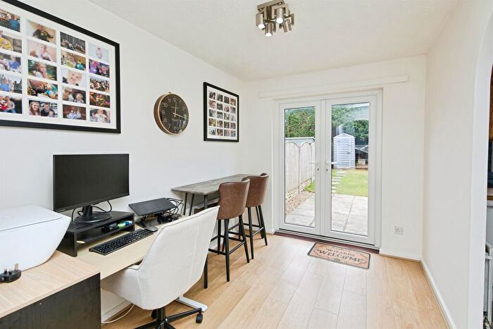 3 Bedroom End Of Terrace House For Sale In Ramblers Drive, Oakwood, Derby, DE21