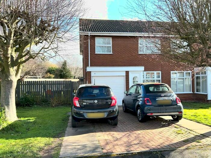 3 Bedroom Property For Sale In Norwich Close, Lichfield, WS13