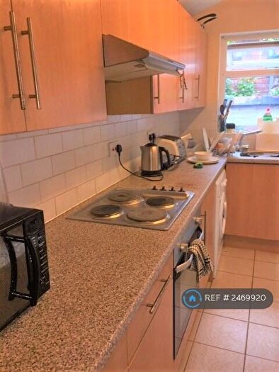 5 Bedroom Semi-Detached House To Rent In Moseley Road, Manchester, M14