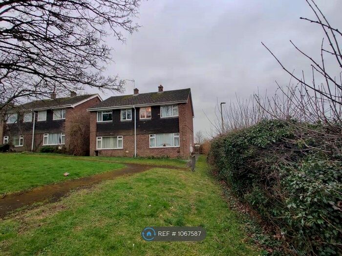 3 Bedroom Semi-Detached House To Rent In Farmers Close, Witney, OX28