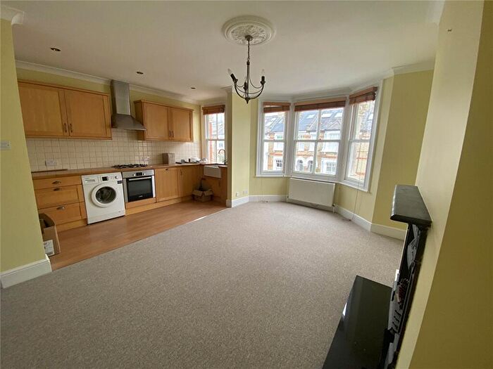 2 Bedroom Apartment To Rent In Salisbury Road, Barnet, Hertfordshire, EN5