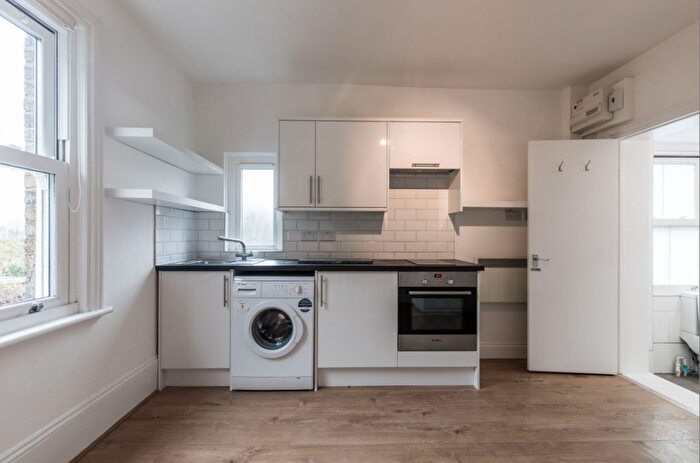 Studio To Rent In Uxbridge Road, Hampton Hill, Hampton, TW12